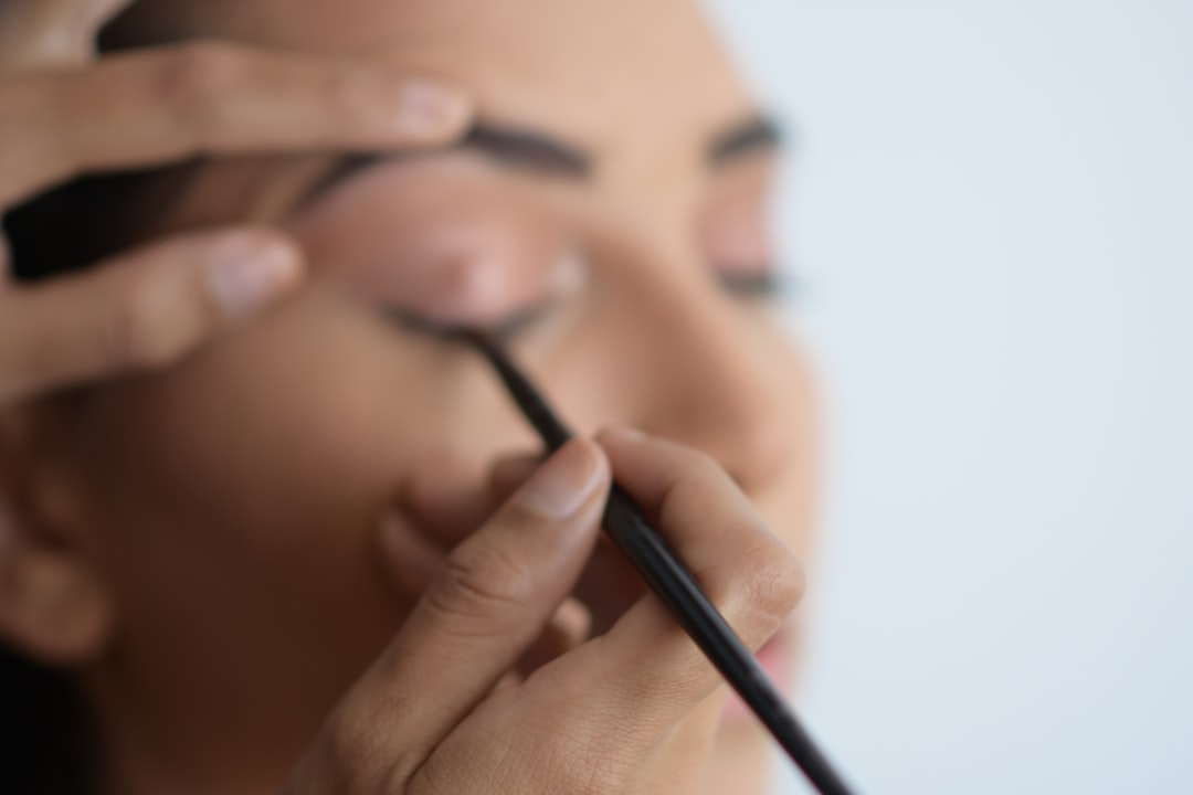 Make-up tips voor brillendragers: zo laat je je ogen stralen