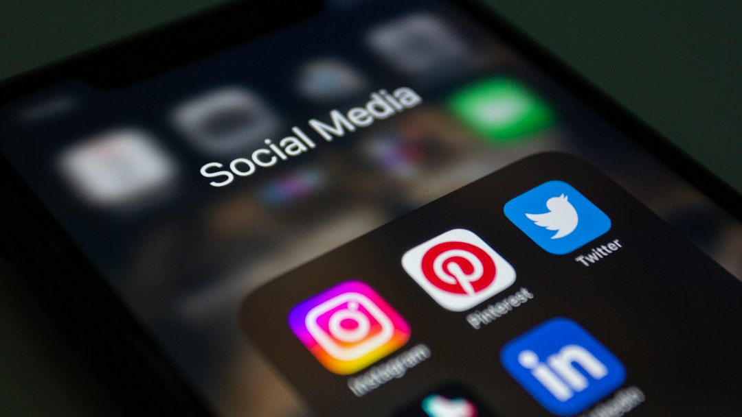 Onzeker door social media: hoe scrollen je zelfbeeld aantast