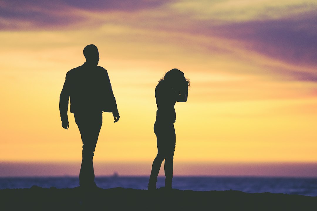 Onzeker in je relatie door je verleden: waar het vandaan komt en wat je ermee doet